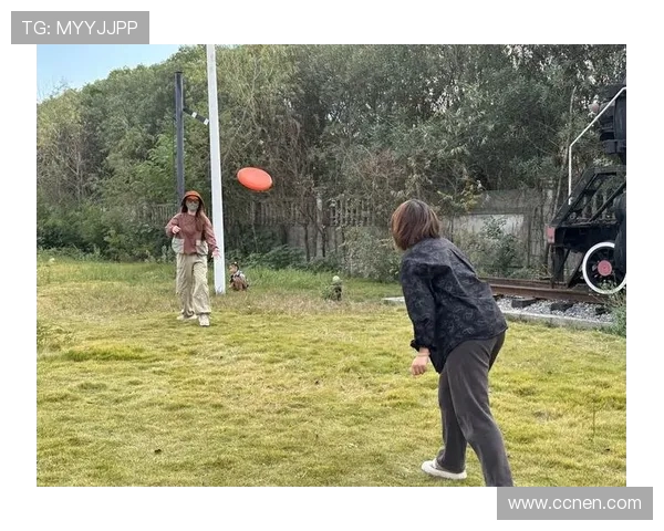 南京飞盘队与成都飞盘队赛后复盘分析个人能力的对比与启示