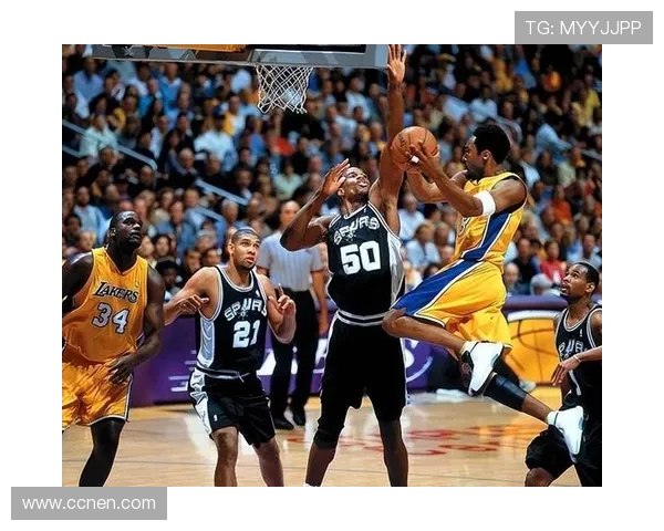 奥尼尔与邓肯巅峰对决精彩视频回顾，重温篮球传奇的辉煌瞬间